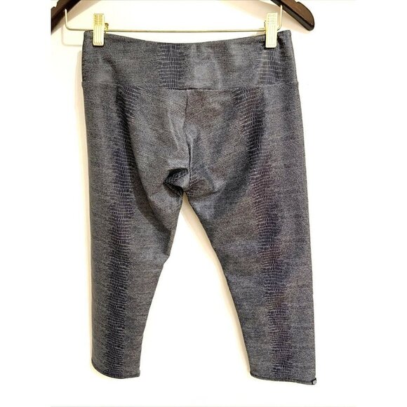 ONZIE Yoga Size S/M Cropped Leggings Crops Charcoal Snake Athleisure Gym Run - Picture 2 of 9